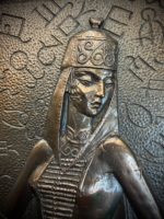Рельефное панно, изображающее танцующую пару