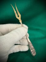 Серебряная элегантная двухзубчатая вилка для лимона