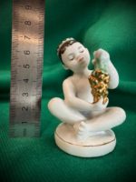 Статуэтка «Мальчик с виноградной лозой»